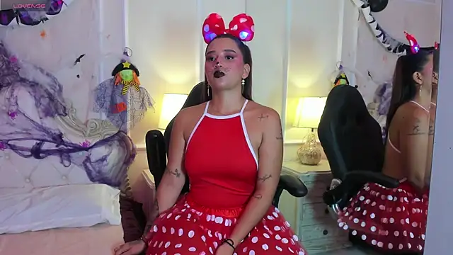 Bela Jones online show from October 31, 2025, 3:47 am