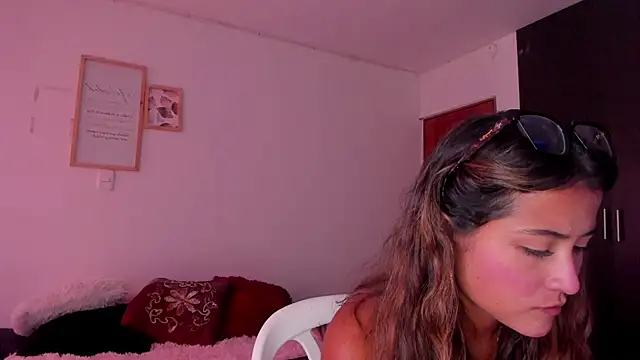 Ana  Pink online show from November 23, 2025, 8:08 pm