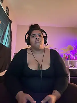 Snapshot of 1n0nlythroat chatting on January 18, 2026, 11:19 pm 1n0nlythroat online show from January 18, 2026, 11:19 pm