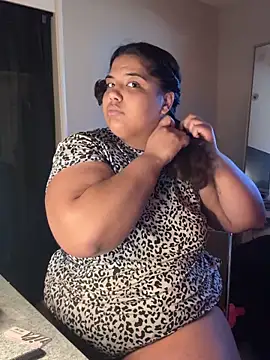 Snapshot of 1n0nlythroat chatting on February 8, 2026, 10:18 pm 1n0nlythroat online show from February 8, 2026, 10:18 pm