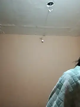 Snapshot of USER-MAYA chatting on December 23, 2025, 8:13 am USER-MAYA online show from December 23, 2025, 8:13 am