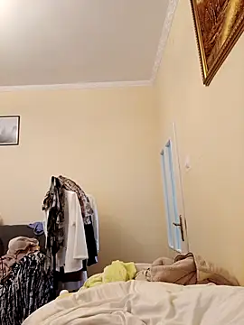 Snapshot of ShyPampBlondie chatting on October 10, 2025, 1:34 pm ShyPampBlondie online show from October 10, 2025, 1:34 pm