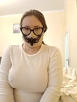 Snapshot of ShyPampBlondie chatting on October 11, 2025, 11:00 am ShyPampBlondie online show from October 11, 2025, 11:00 am