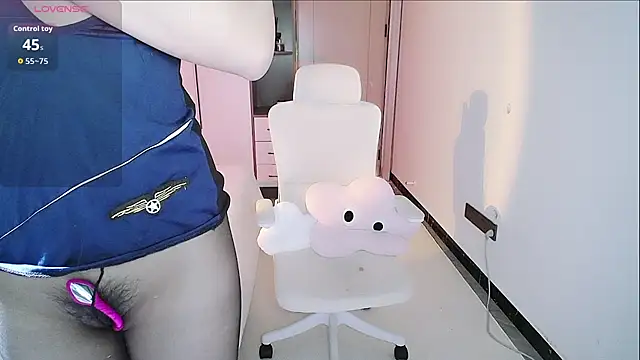 Olivia520 online show from November 4, 2025, 5:22 am