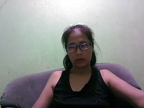 Snapshot of HotLadyPinay32 chatting on April 26, 2026, 12:02 pm HotLadyPinay32 online show from April 26, 2026, 12:02 pm