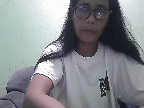 Snapshot of HotLadyPinay32 chatting on December 20, 2025, 12:46 am HotLadyPinay32 online show from December 20, 2025, 12:46 am