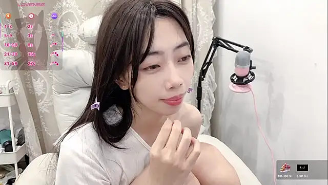 tuantuanle online show from December 21, 2025, 7:04 pm