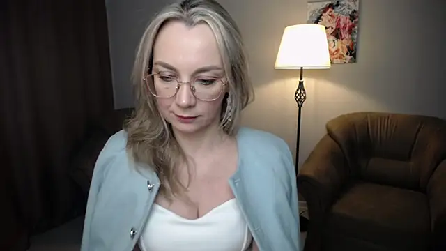 Ava Elior online show from March 19, 2026, 10:15 am