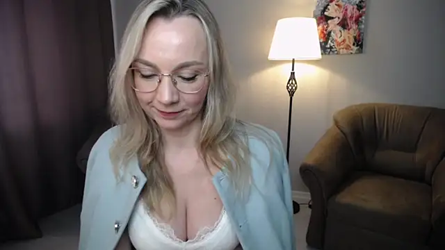 Snapshot of Ava_Elior chatting on May 11, 2026, 4:04 pm Ava Elior online show from May 11, 2026, 4:04 pm