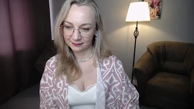 Snapshot of Ava_Elior chatting on June 1, 2026, 11:43 am Ava Elior online show from June 1, 2026, 11:43 am