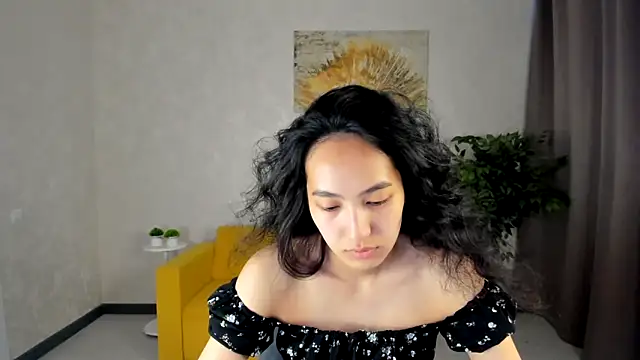 FlirtyAura online show from May 18, 2026, 3:39 am