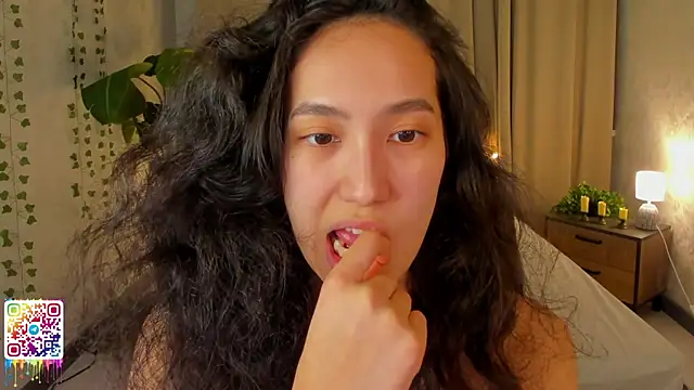 FlirtyAura online show from April 14, 2026, 11:48 am