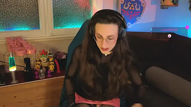 Zesty Peach online show from May 18, 2026, 12:11 am