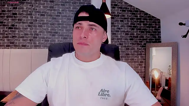 connorsmiith online show from April 5, 2026, 11:00 pm