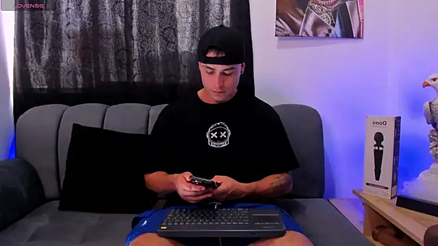 connorsmiith online show from November 7, 2025, 9:41 pm