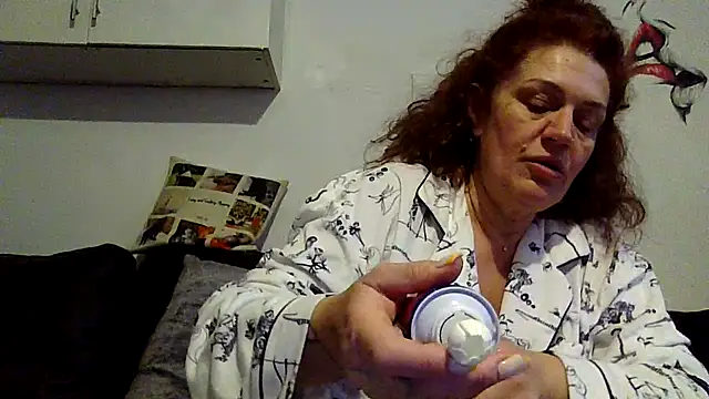 RubyyRosee online show from April 17, 2026, 5:43 am