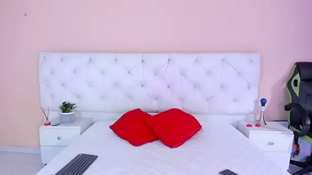 katte landerr online show from October 6, 2025, 1:23 pm