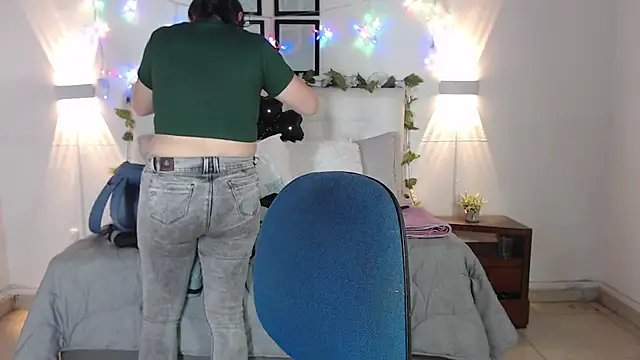 Megan 05  online show from March 3, 2026, 7:21 pm