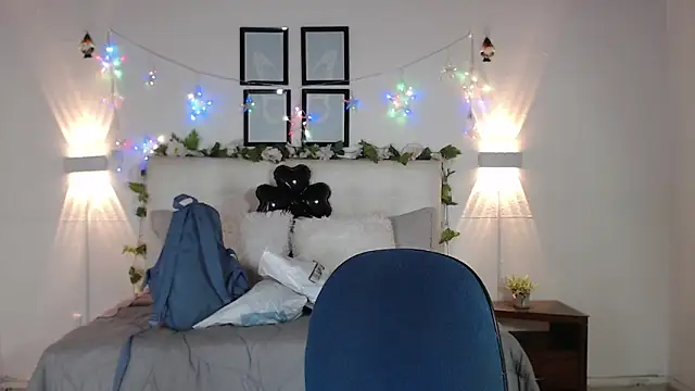 Megan 05  online show from February 20, 2026, 5:59 pm