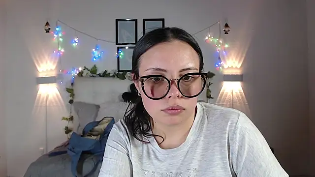 Megan 05  online show from March 31, 2026, 6:54 pm