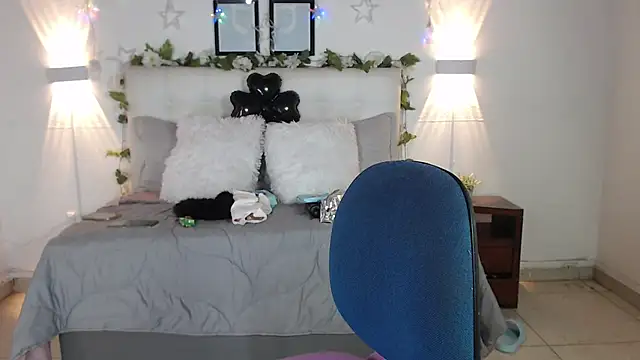 Megan 05  online show from February 15, 2026, 7:02 pm