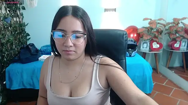 tinisweet online show from April 9, 2026, 2:12 pm