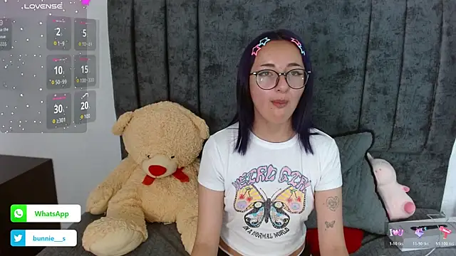 Littlee Bunny  online show from November 10, 2025, 1:05 pm