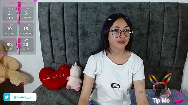 Littlee Bunny  online show from September 30, 2025, 10:32 am