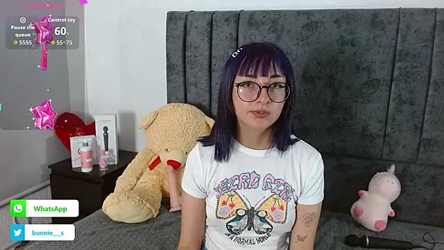 Littlee Bunny  online show from October 27, 2025, 10:38 am