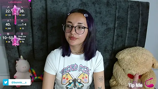 Littlee Bunny  online show from September 20, 2025, 1:05 pm