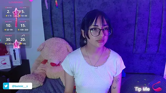 Littlee Bunny  online show from October 9, 2025, 10:38 am