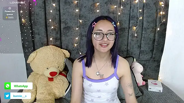 Littlee Bunny  online show from November 11, 2025, 10:54 am