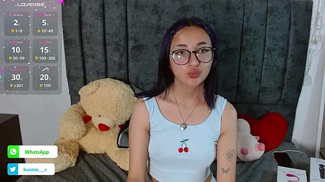 Littlee Bunny  online show from November 8, 2025, 11:03 am