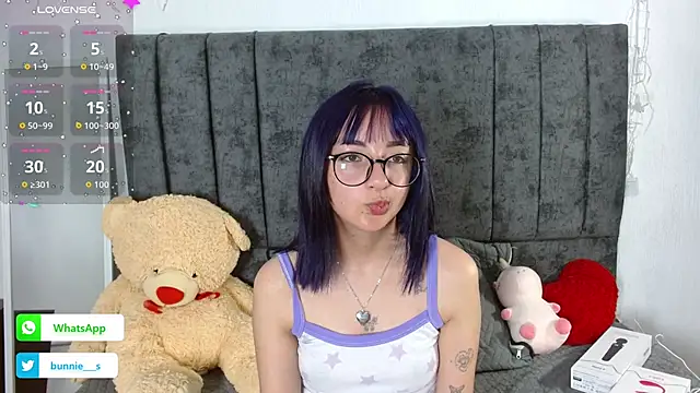 Littlee Bunny  online show from November 4, 2025, 10:41 am