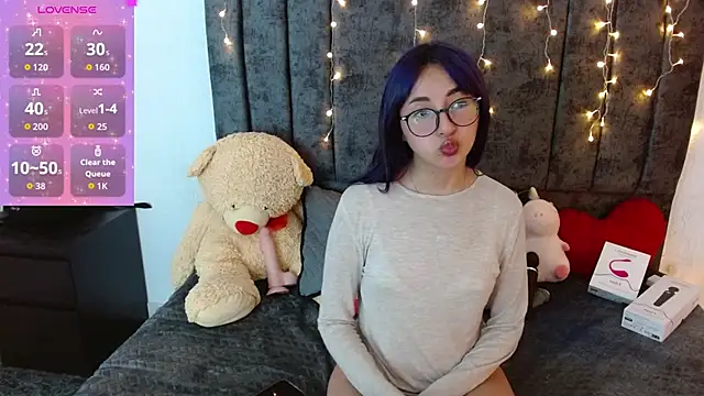 Littlee Bunny  online show from November 20, 2025, 10:49 am