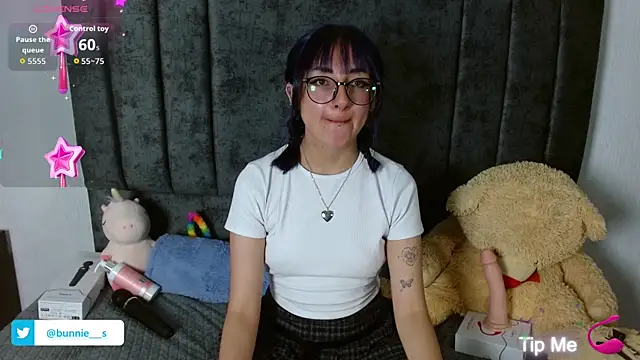 Littlee Bunny  online show from October 7, 2025, 11:00 am