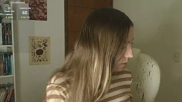 velvet  moon online show from February 26, 2026, 5:40 am