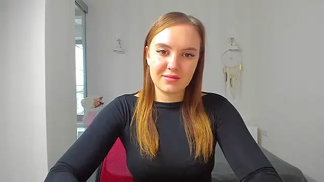 Snapshot of EmmaNorman chatting on October 10, 2025, 9:43 am EmmaNorman online show from October 10, 2025, 9:43 am