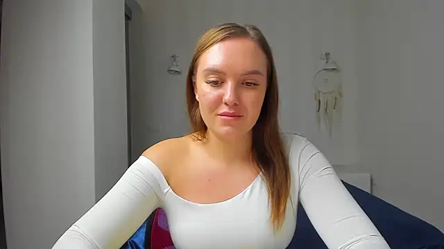 Snapshot of EmmaNorman chatting on October 24, 2025, 2:16 pm EmmaNorman online show from October 24, 2025, 2:16 pm