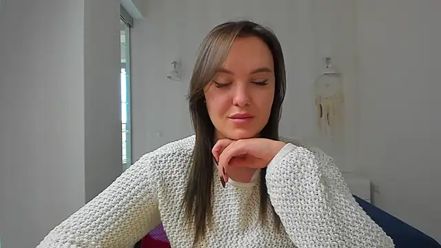 Snapshot of EmmaNorman chatting on October 28, 2025, 12:04 pm EmmaNorman online show from October 28, 2025, 12:04 pm