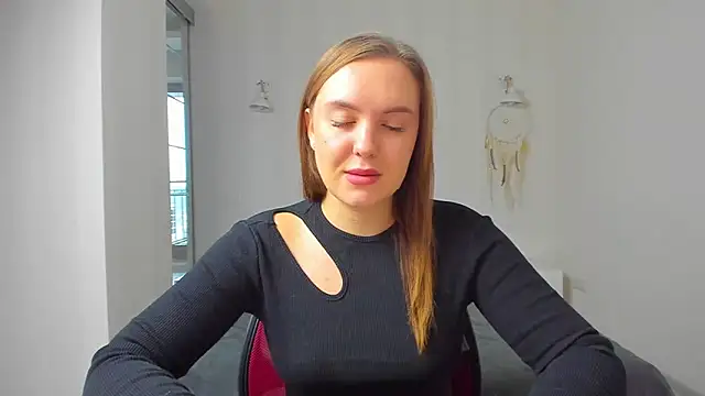 Snapshot of EmmaNorman chatting on October 7, 2025, 8:26 am EmmaNorman online show from October 7, 2025, 8:26 am