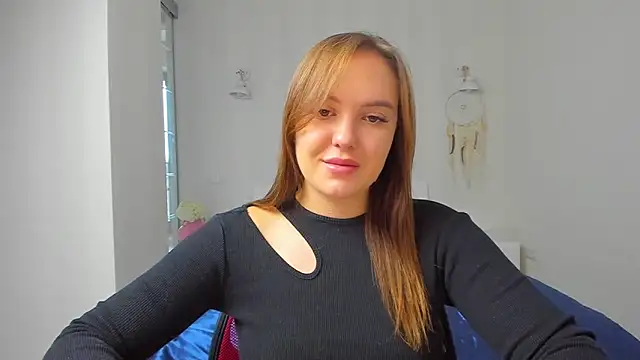 Snapshot of EmmaNorman chatting on October 19, 2025, 12:19 pm EmmaNorman online show from October 19, 2025, 12:19 pm