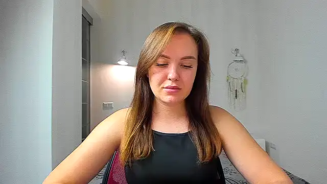 EmmaNorman online show from September 14, 2025, 4:40 pm
