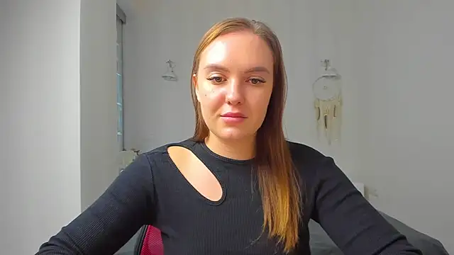 Snapshot of EmmaNorman chatting on October 13, 2025, 1:02 pm EmmaNorman online show from October 13, 2025, 1:02 pm