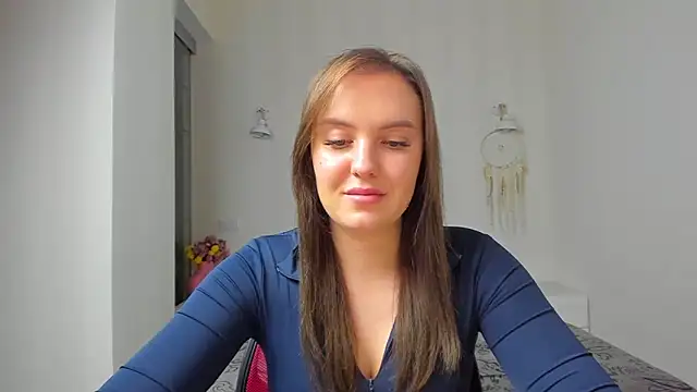 Snapshot of EmmaNorman chatting on November 4, 2025, 3:27 pm EmmaNorman online show from November 4, 2025, 3:27 pm