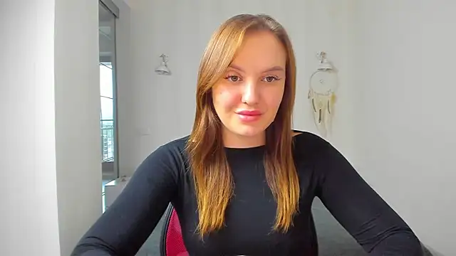 Snapshot of EmmaNorman chatting on October 6, 2025, 1:56 pm EmmaNorman online show from October 6, 2025, 1:56 pm