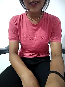 Snapshot of Naina_04 chatting on October 9, 2025, 5:13 pm Naina 04 online show from October 9, 2025, 5:13 pm