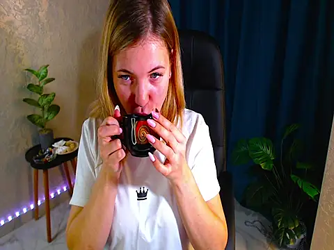 arlana klart online show from October 27, 2025, 1:17 am