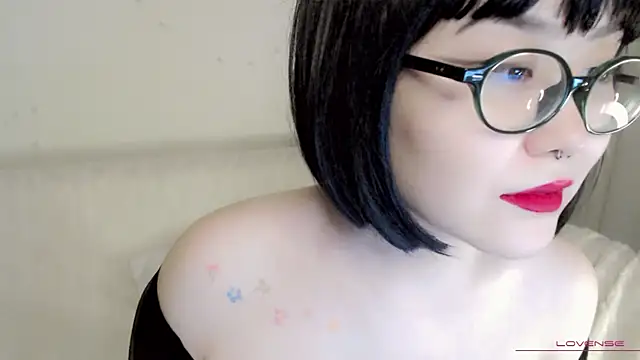 Snapshot of tsunade_chan chatting on December 15, 2025, 4:13 pm tsunade chan online show from December 15, 2025, 4:13 pm