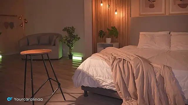 Carolart  online show from November 5, 2025, 9:29 pm